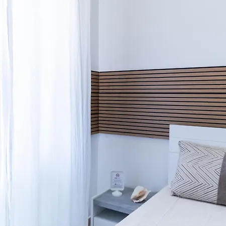 Deluxe Eclissi Sul Mare 30mt Dal Mare Lägenhet *